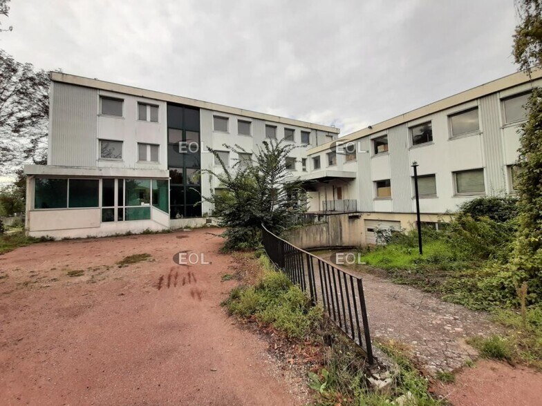 Light Industrial in Saint-Maur-des-Fossés to rent - Building Photo - Image 2 of 12