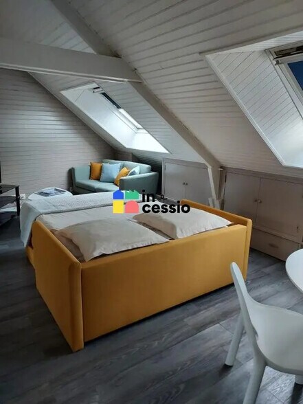 Retail in Le Mans for sale - Interior Photo - Image 2 of 22