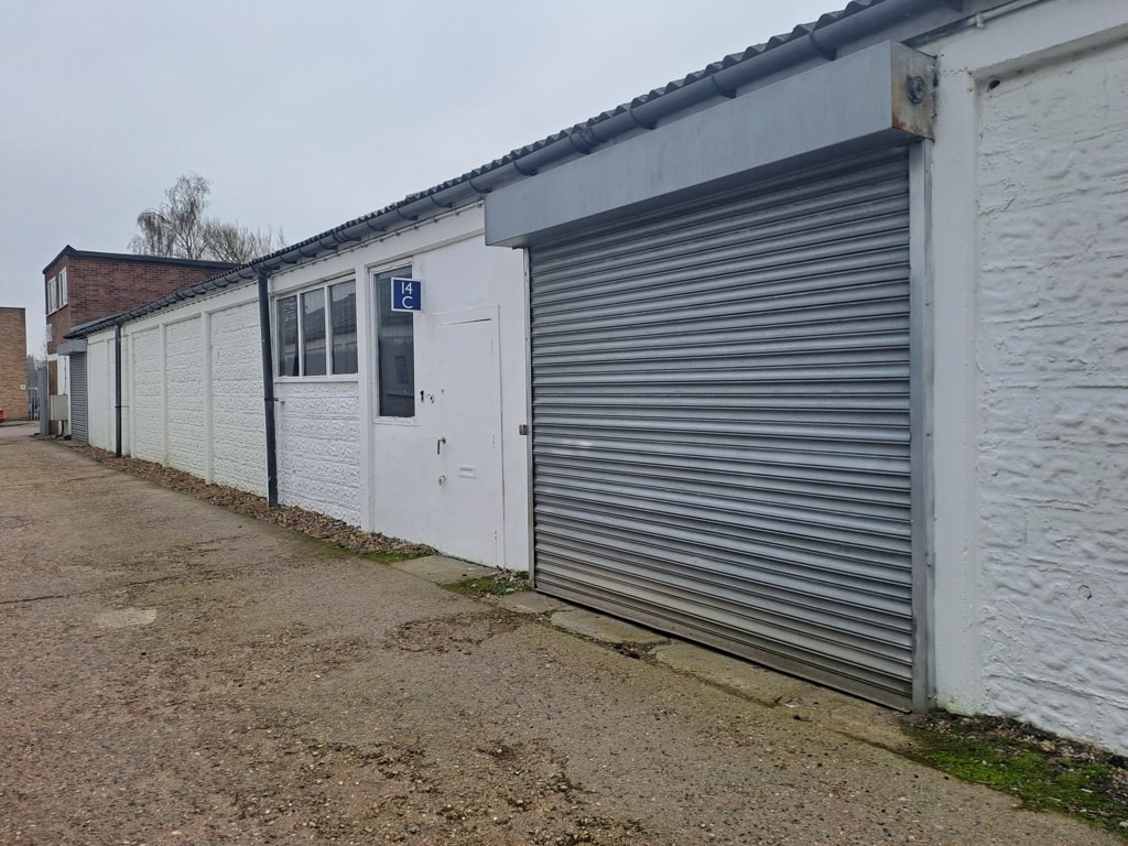 Mimram Rd, Hertford to rent Building Photo- Image 1 of 3