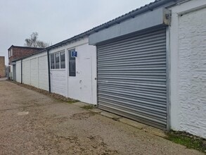 Mimram Rd, Hertford to rent Building Photo- Image 1 of 3