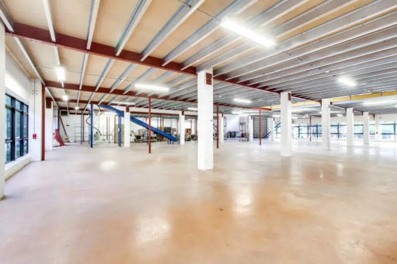 Light Industrial in Montpellier to rent - Interior Photo - Image 2 of 3