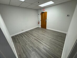 4360 Northlake Blvd, Palm Beach Gardens, FL to rent Interior Photo- Image 2 of 5