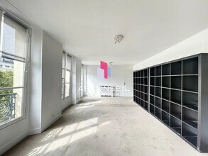 Office in Versailles to rent Building Photo- Image 2 of 7