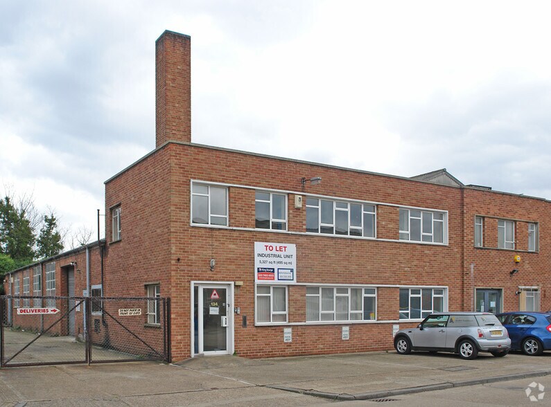 134 Clock Tower Rd, Isleworth for sale - Primary Photo - Image 1 of 1