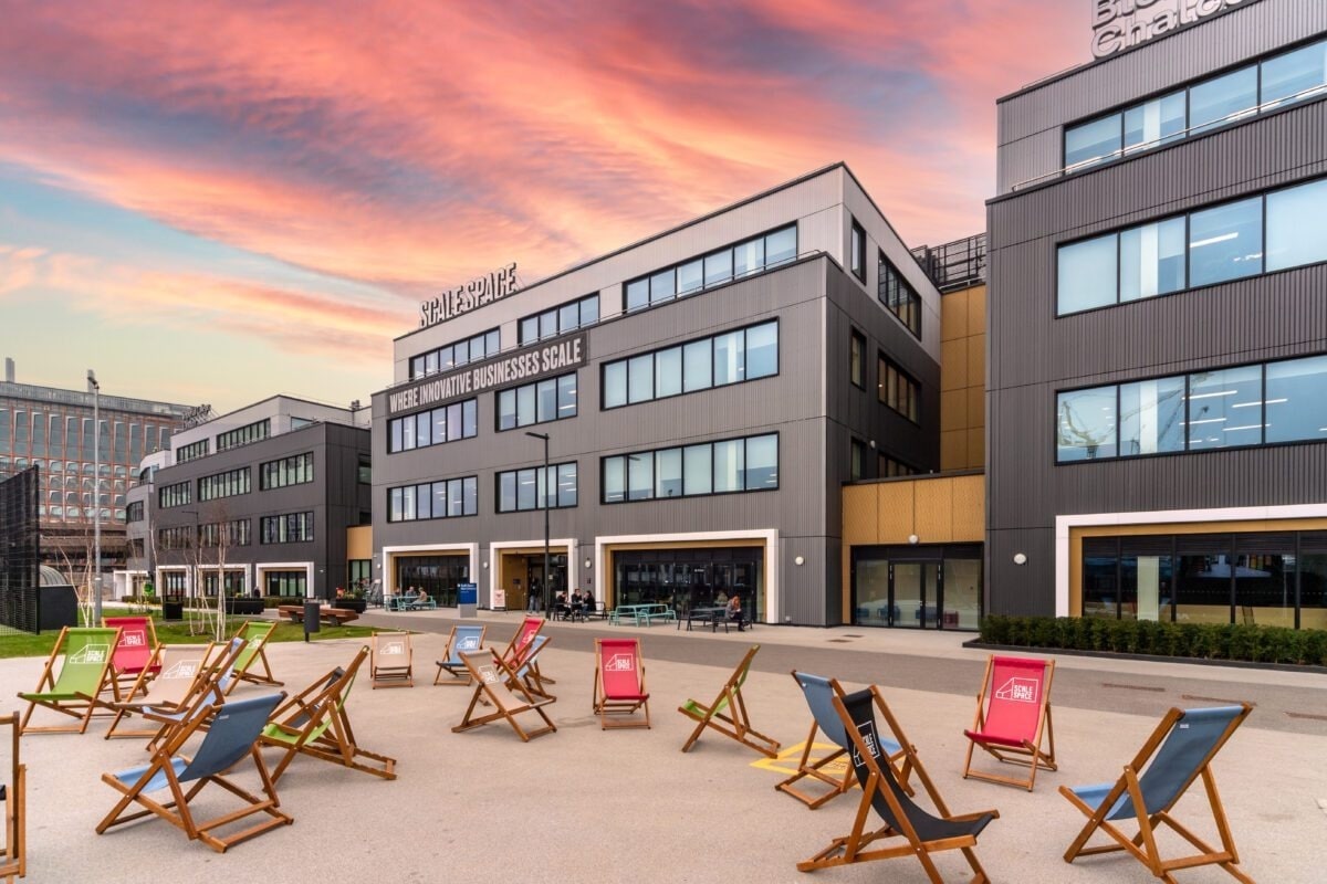 58 Wood Ln, London to rent Building Photo- Image 1 of 6