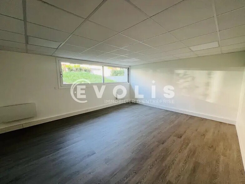 Office in Maisons-Alfort to rent - Interior Photo - Image 3 of 11