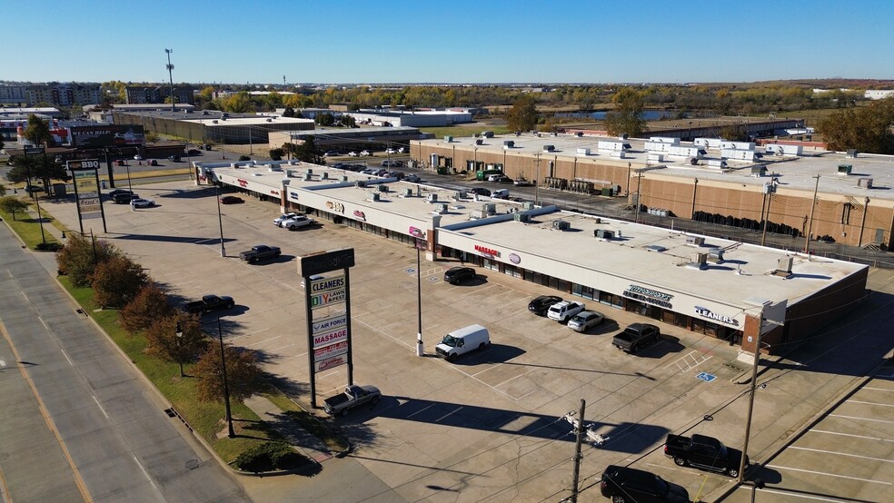 1011-1045 S Meridian Ave, Oklahoma City, OK for rent - Building Photo - Image 1 of 10