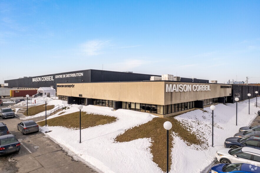 2750 Av Francis-Hughes, Laval, QC to rent - Primary Photo - Image 2 of 9