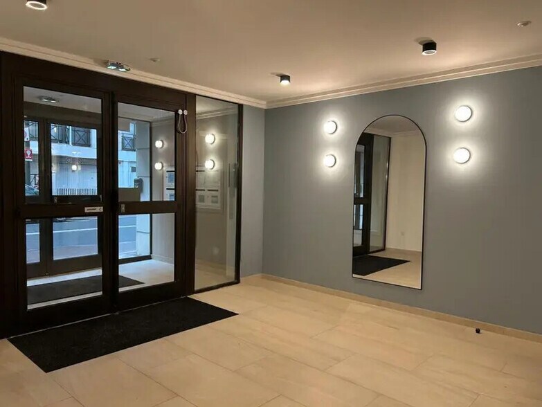 125 Rue Aristide Briand, Levallois-Perret to rent - Lobby - Image 3 of 30