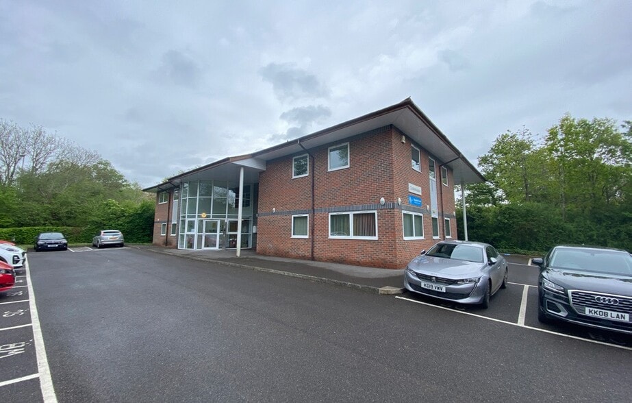 4 Wessex Way, Winchester to rent - Building Photo - Image 2 of 2