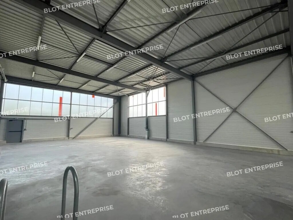 Location Entrepôt 442 m² - Photo 1