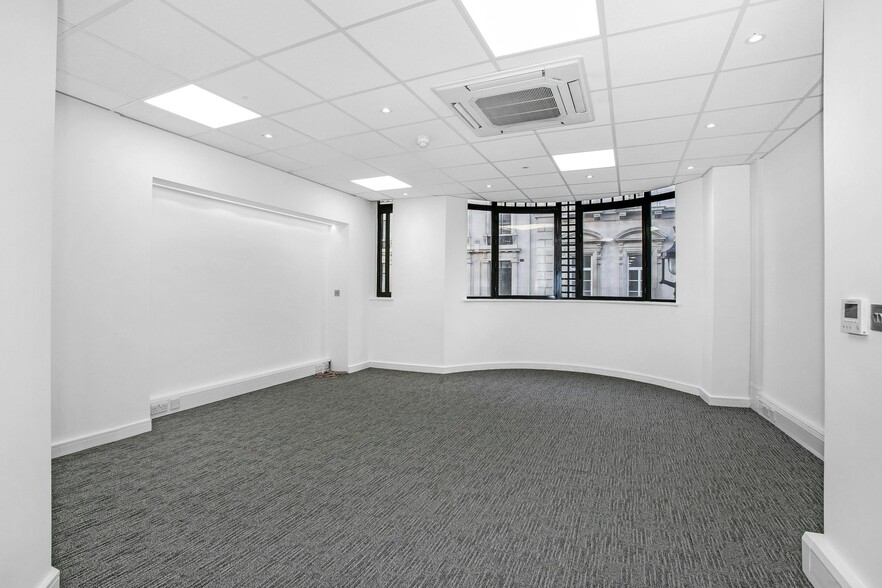 4 Conduit St, London to rent - Interior Photo - Image 2 of 15