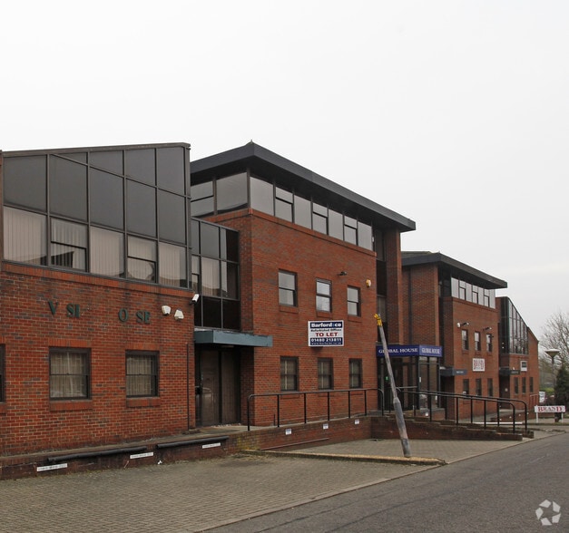 Spitfire Clos, Huntingdon to rent - Building Photo - Image 2 of 3