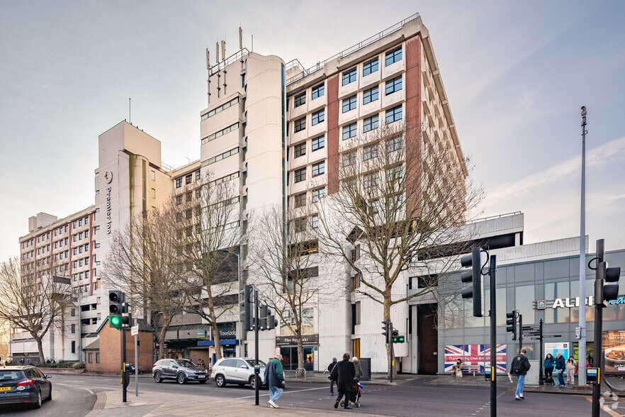 Wheatfield Way, Kingston Upon Thames to rent - Building Photo - Image 2 of 4