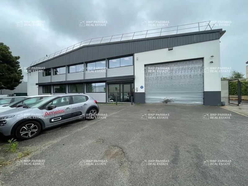 Light Industrial in Morangis to rent Building Photo- Image 1 of 10