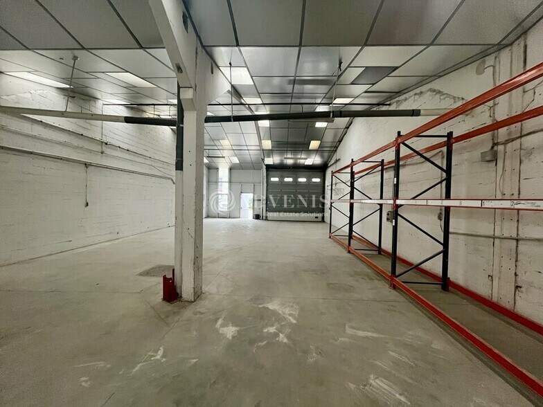 5 Rue De L'Industrie, SAINT-OUEN-L'AUMONE to rent - Interior Photo - Image 3 of 11