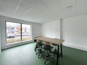 14 Chemin Des Hirondelles, Dardilly to rent Building Photo- Image 2 of 7