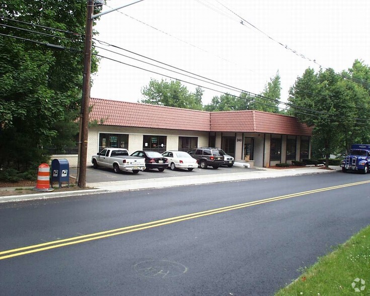 240 Grand Ave, Leonia, NJ for sale - Primary Photo - Image 1 of 1