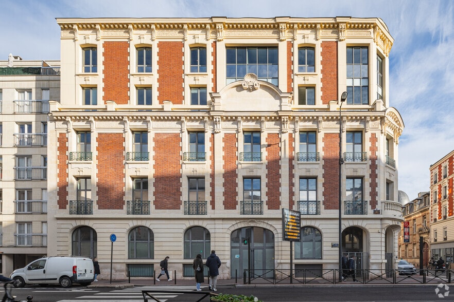 150 Rue Victor Hugo, Levallois-Perret to rent - Building Photo - Image 2 of 4