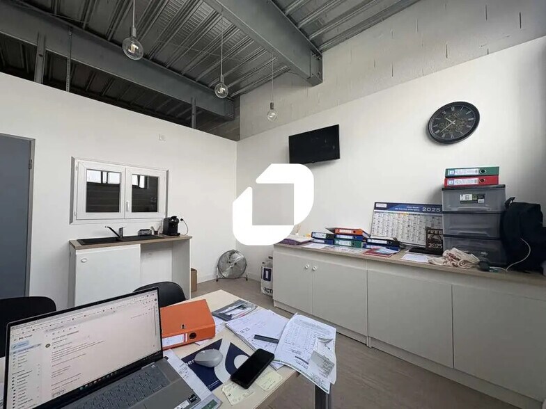 Industrial in Cenon to rent - Interior Photo - Image 3 of 13