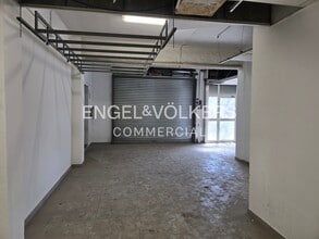 Retail in Barcelona, Barcelona to rent Interior Photo- Image 2 of 25