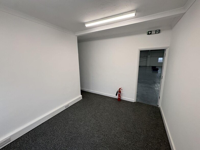 Laundry Rd, Minster to rent - Building Photo - Image 2 of 16
