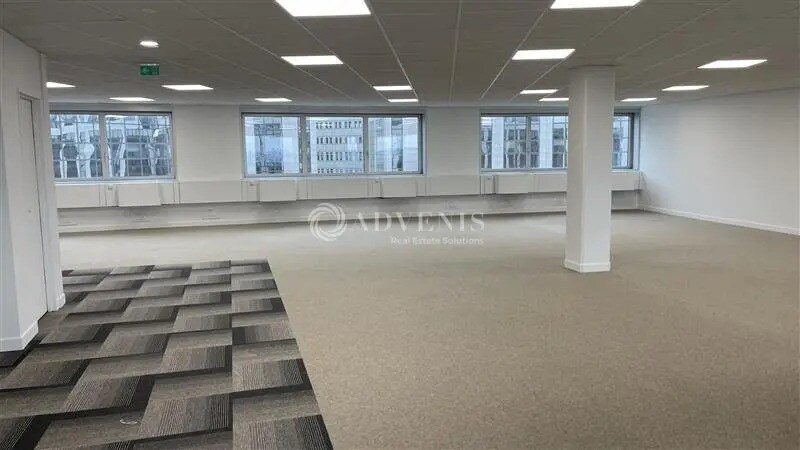 Office in Noisy-le-Grand to rent Building Photo- Image 1 of 11