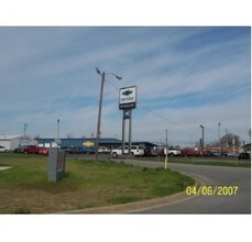 1106 Bypass S, Lawrenceburg, KY for rent Building Photo- Image 1 of 2