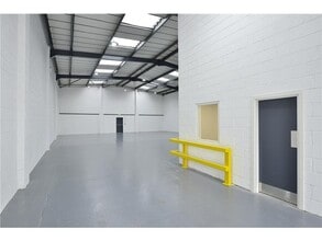 Caledonia Way, Manchester to rent Interior Photo- Image 1 of 1