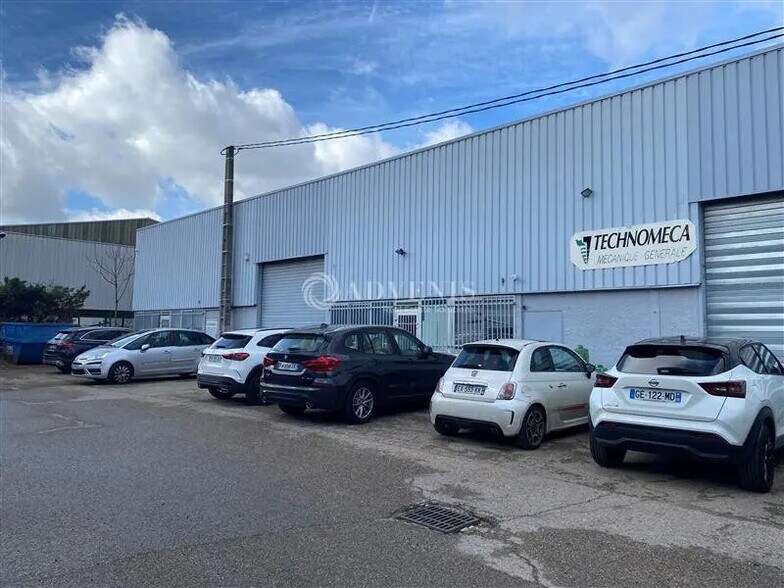 Light Industrial in Chassieu to rent - Building Photo - Image 1 of 7