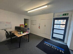 3B Langlands Sq, Glasgow to rent Interior Photo- Image 2 of 4