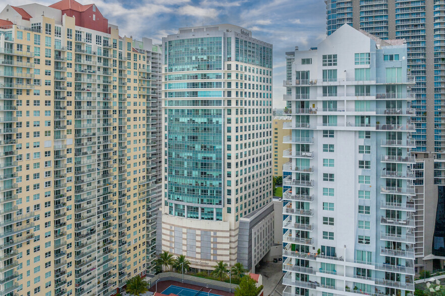 1111 Brickell Ave, Miami, FL for rent - Primary Photo - Image 1 of 57