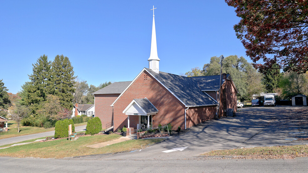 301 Bolling St, Radford, VA for sale - Primary Photo - Image 1 of 59