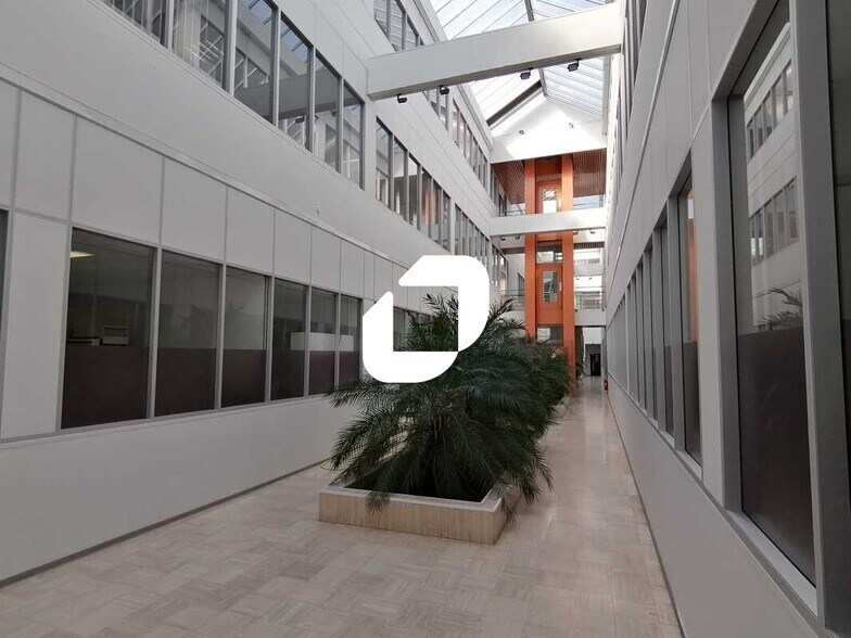 Office in Bezons to rent - Interior Photo - Image 2 of 5