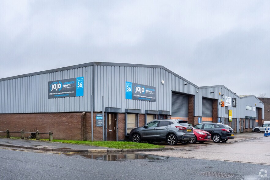 Union St, Bilston to rent - Building Photo - Image 2 of 2
