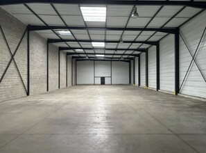 Light Industrial in Gleizé to rent Interior Photo- Image 2 of 4