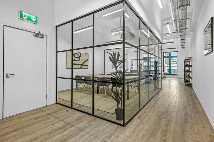 120 Camden High St, London to rent - Building Photo - Image 2 of 31