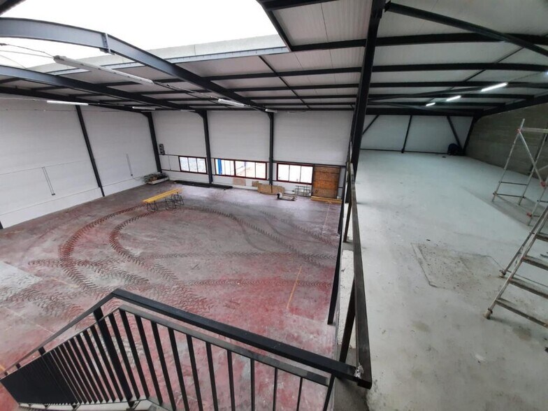Industrial in Combs-la-Ville to rent - Interior Photo - Image 3 of 4