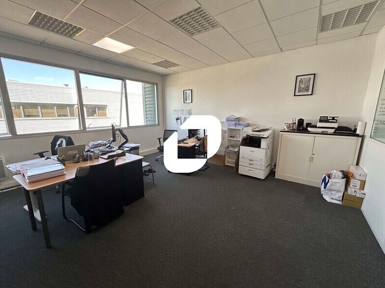 Office in Argenteuil to rent - Interior Photo - Image 1 of 10