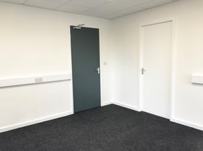 70 Holden Rd, Leigh to rent Interior Photo- Image 2 of 3