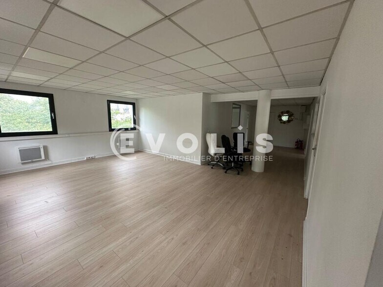 Office in Montreuil to rent - Building Photo - Image 2 of 4