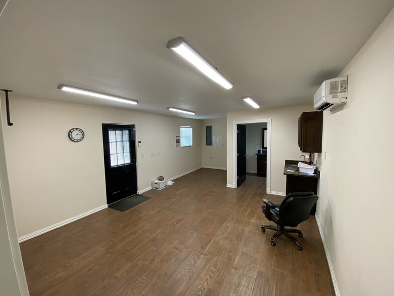 2591 Malloy Bridge Rd, Ferris, TX for sale - Interior Photo - Image 3 of 13