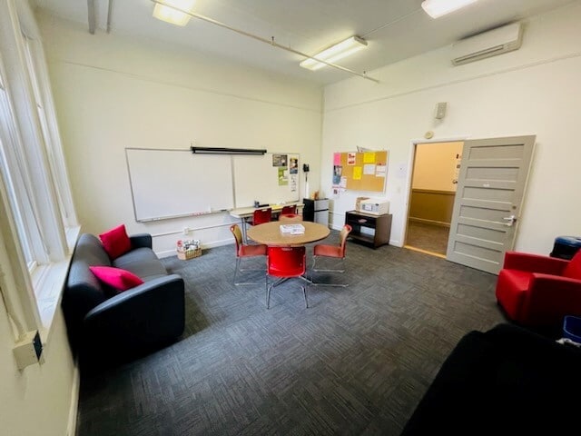 10 Merchants Row, Middlebury, VT to rent - Interior Photo - Image 3 of 10