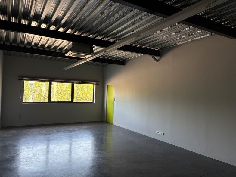 Light Industrial in MARCILLY-D'AZERGUES to rent - Interior Photo - Image 3 of 6