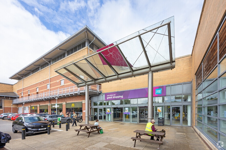 Crystal Peaks, Sheffield to rent - Primary Photo - Image 2 of 14