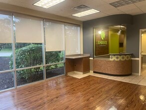 181-185 N Barrington Rd, Schaumburg, IL to rent Building Photo- Image 1 of 5