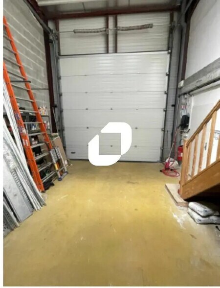 Light Industrial in Treillières to rent - Building Photo - Image 2 of 8