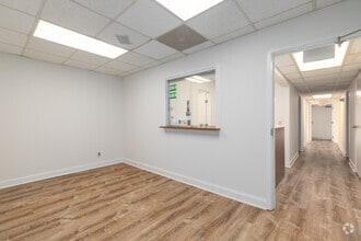 900 W Main St, Freehold, NJ to rent Interior Photo- Image 1 of 5