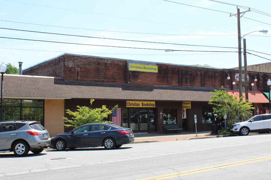 222 E Mills St, Columbus, NC for sale - Building Photo - Image 3 of 14