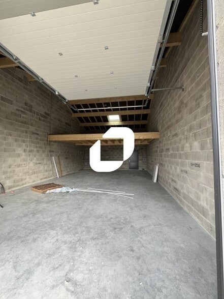 Light Industrial in Chavanoz to rent - Interior Photo - Image 3 of 15